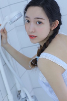 大胸美女图片
